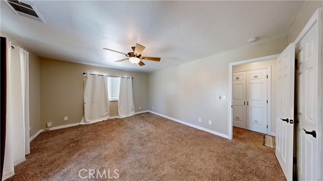 15460 Mandan Road, Apple Valley CA: https://media.crmls.org/medias/ebe8a5a0-8ebd-43b3-928d-1b7ab9a70bbc.jpg