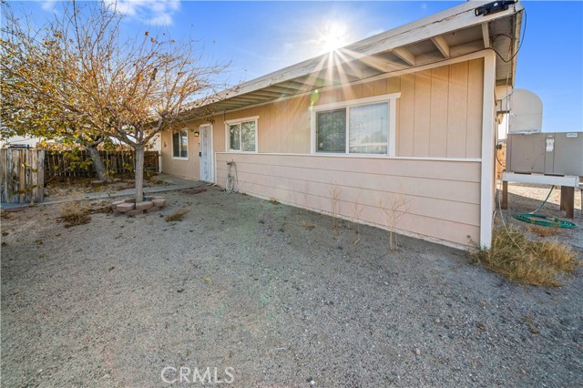 Detail Gallery Image 3 of 47 For 13685 Carson St, Trona,  CA 93562 - 3 Beds | 1 Baths