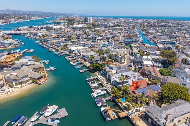 3908 Channel Place, Newport Beach CA: https://media.crmls.org/medias/ebe93ae0-928f-46cc-8fd8-3ddea3d064a9.jpg