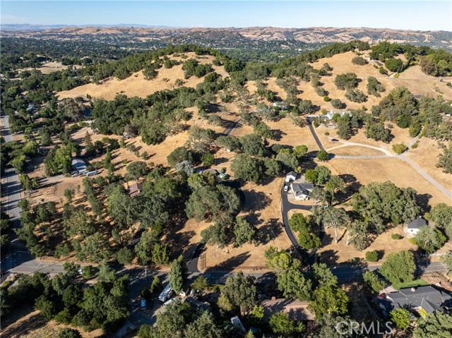 7025 San Gabriel Road, Atascadero CA: https://media.crmls.org/medias/ebe98726-43fe-49ab-9324-5cb5e35d8eb5.jpg