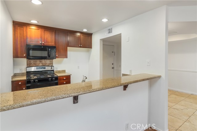 Detail Gallery Image 10 of 20 For 20253 Keswick St #103,  Winnetka,  CA 91306 - 2 Beds | 2 Baths