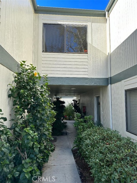 10475 Newhome Avenue, Sunland CA: https://media.crmls.org/medias/ebebeb05-a4c5-4462-8005-f84581baeaf3.jpg