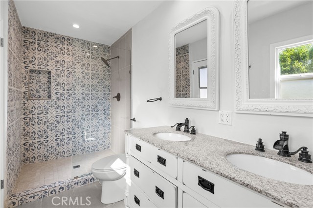 15756 Hart Street photo 8