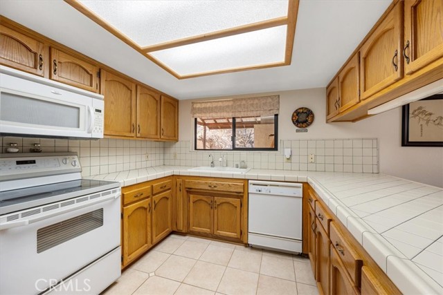 Detail Gallery Image 8 of 37 For 834 Nicklaus, Paso Robles,  CA 93446 - 3 Beds | 2 Baths