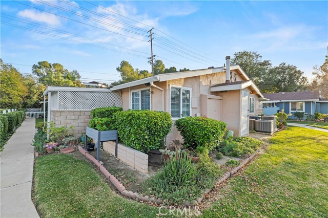 Detail Gallery Image 23 of 41 For 19160 Avenue of the Oaks #B,  Newhall,  CA 91321 - 2 Beds | 1 Baths