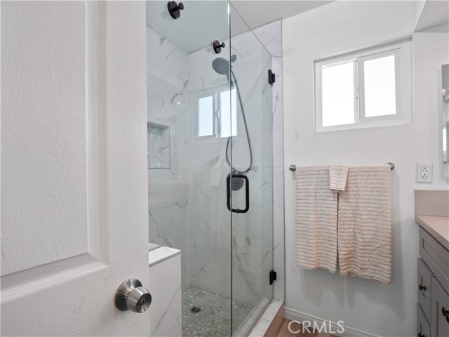 896 Moffatt Circle, Simi Valley CA: https://media.crmls.org/medias/ebee5536-c5f0-4ffb-a87a-db3281b36695.jpg