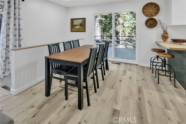 Detail Gallery Image 6 of 33 For 377 Hillside, Lake Arrowhead,  CA 92352 - 3 Beds | 2 Baths