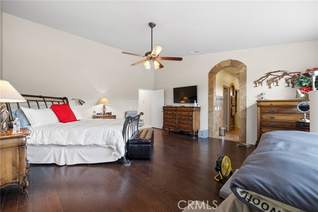5614 Regent Hill W Terrace, Palmdale CA: https://media.crmls.org/medias/ebeecfaa-411b-4347-bfdd-ad1b36444bc7.jpg
