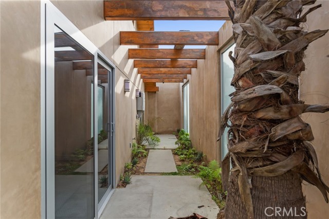 Detail Gallery Image 19 of 27 For 1518 Anita Ln, Newport Beach,  CA 92660 - 6 Beds | 4/1 Baths