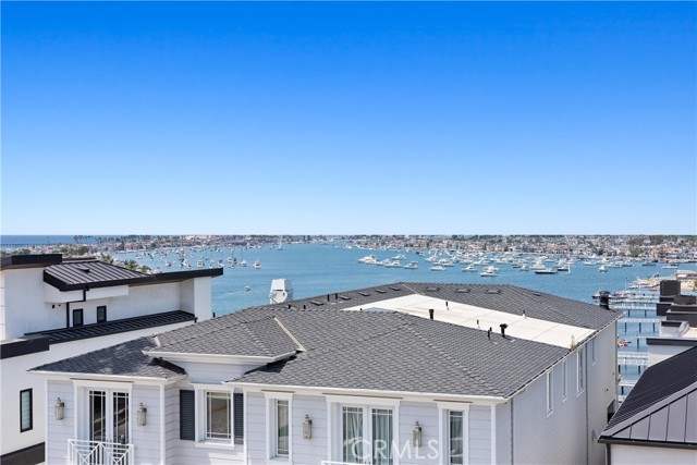 302 Carnation Avenue, Corona del Mar CA: https://media.crmls.org/medias/ebefbe09-b525-4301-b0f3-ff3540544202.jpg