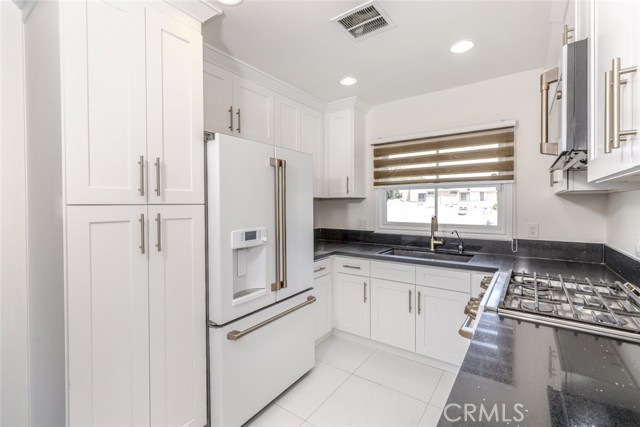 Detail Gallery Image 7 of 23 For 624 Hawthorne St a,  Glendale,  CA 91204 - 2 Beds | 2 Baths