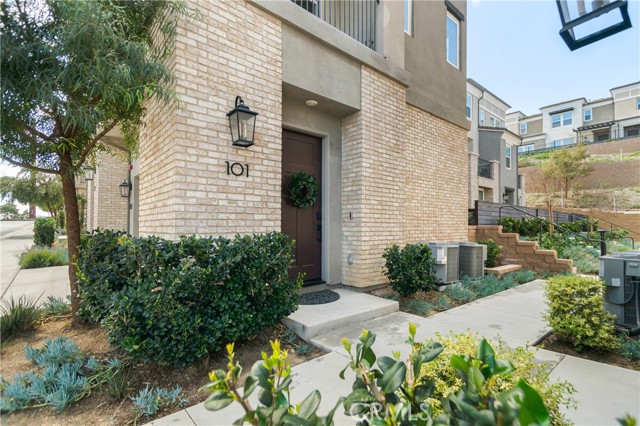 Detail Gallery Image 2 of 43 For 1228 Sunrise View #101,  San Marcos,  CA 92078 - 2 Beds | 2/1 Baths