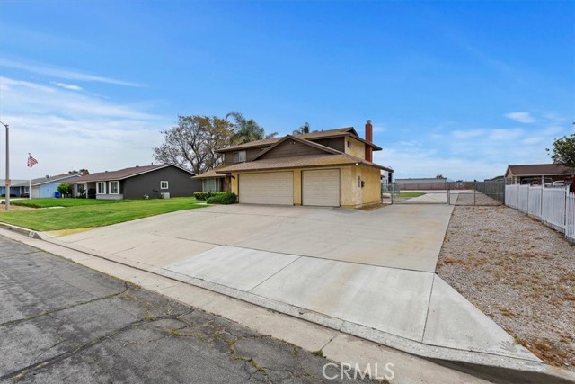 Detail Gallery Image 5 of 21 For 11562 Range View Rd, Jurupa Valley,  CA 91752 - 4 Beds | 2/1 Baths