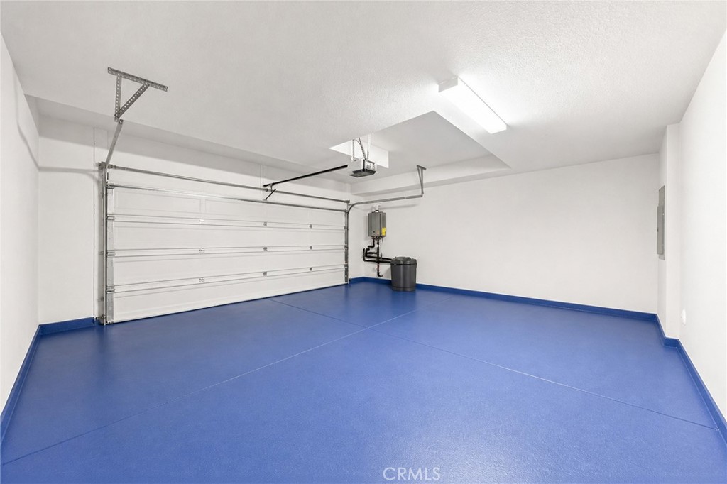 https://media.crmls.org/medias/ebf17a9f-1a95-4c99-9ba3-437ed9cd4a60.jpg?preset=X-Large