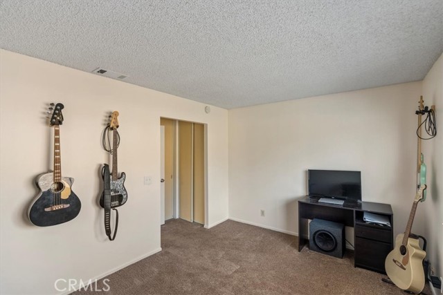 2 Village Lane, Tehachapi CA: https://media.crmls.org/medias/ebf17cae-fa14-487a-b6cc-16b26c631d4b.jpg