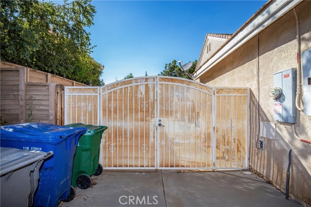 42153 Parkmont Drive, Lancaster CA: https://media.crmls.org/medias/ebf18150-f274-4260-b45e-c07c6dee1aa3.jpg