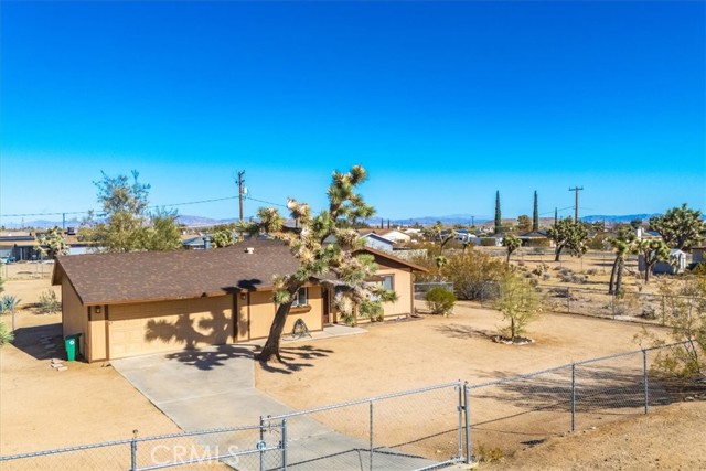 Detail Gallery Image 3 of 47 For 57862 Canterbury St, Yucca Valley,  CA 92284 - 3 Beds | 2 Baths