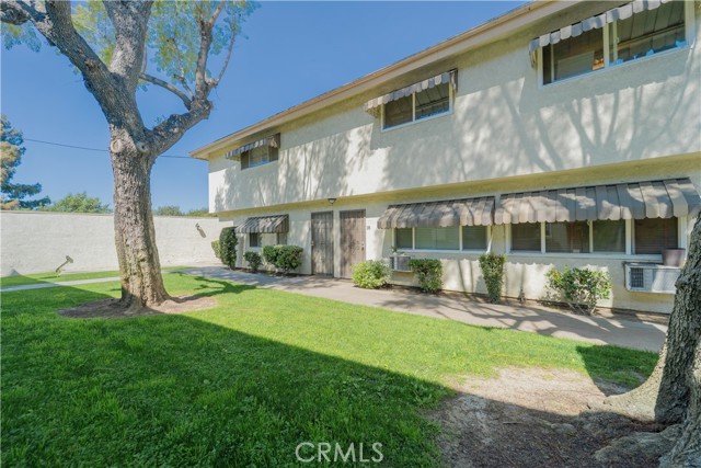 Detail Gallery Image 3 of 31 For 5593 Pioneer Bld #18,  Whittier,  CA 90601 - 2 Beds | 1/1 Baths