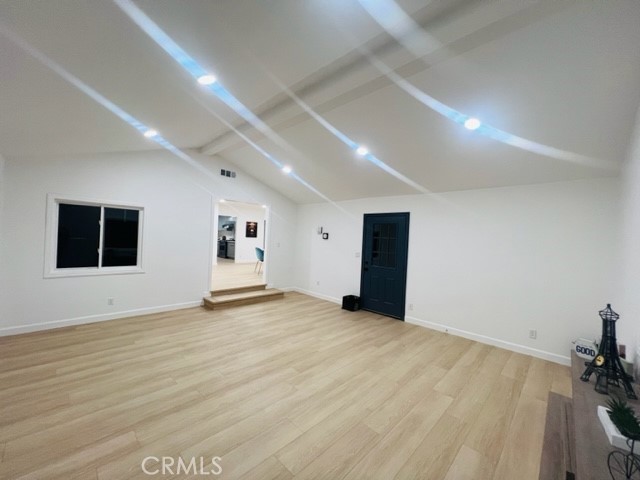 https://media.crmls.org/medias/ebf3ce86-8ebe-4a8f-b378-40d12a8c4256.jpg?preset=X-Large