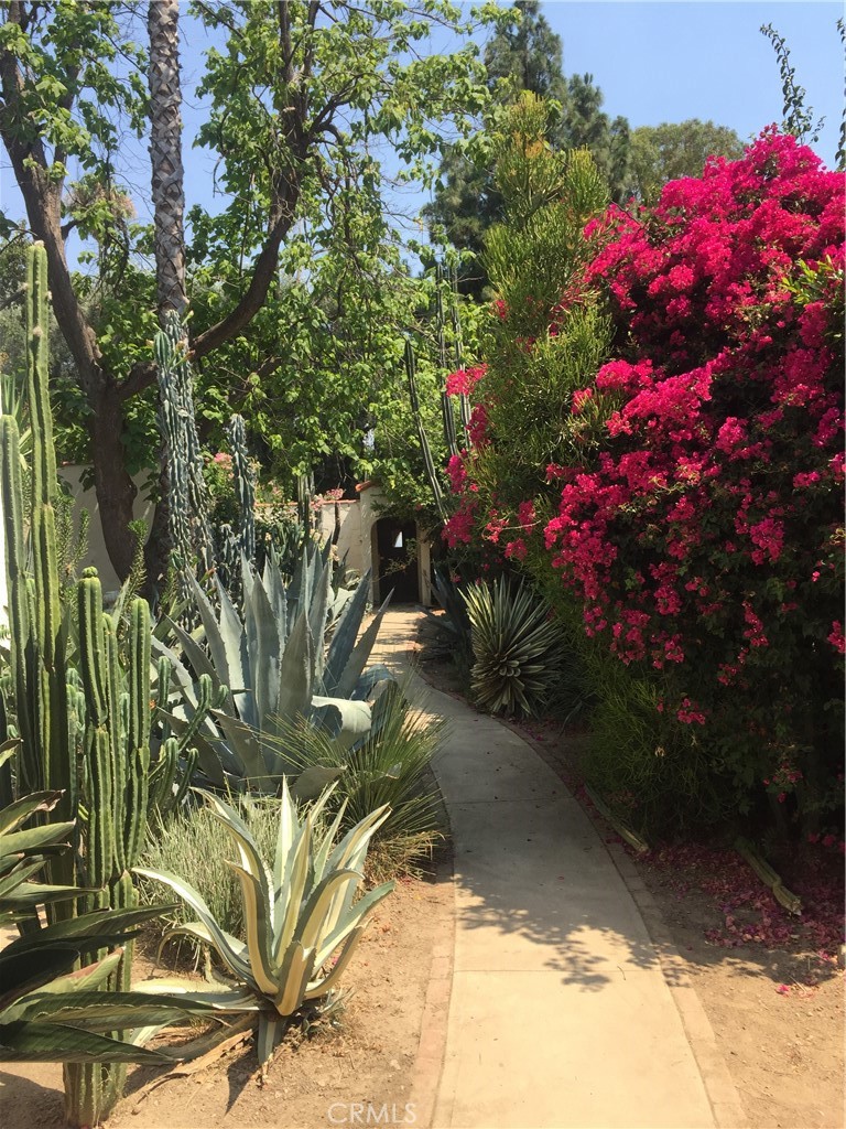https://media.crmls.org/medias/ebf4026f-1458-41d8-a9a2-85477b9d6745.jpg?preset=X-Large
