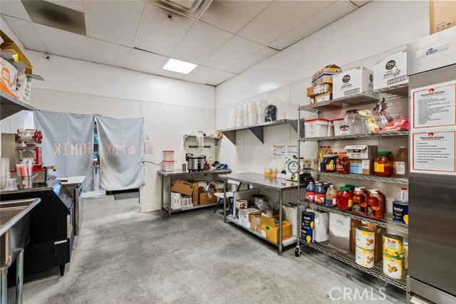 39438 Trade Center Drive, Palmdale CA: https://media.crmls.org/medias/ebf59500-af84-499e-bc82-3a939d775f14.jpg