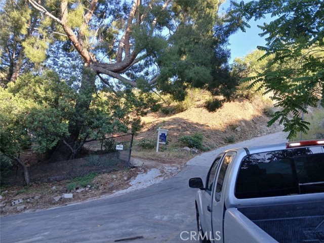 9739 Oak Bend Drive, Tujunga CA: https://media.crmls.org/medias/ebf67fbd-6990-410f-bfa0-977244278c22.jpg