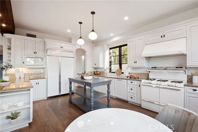 1725 Oak Avenue, Manhattan Beach, California 90266, 4 Bedrooms Bedrooms, ,4 BathroomsBathrooms,Residential,Sold,Oak,SB21251679