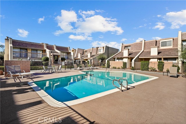 Detail Gallery Image 27 of 28 For 18409 Collins Street #D,  Tarzana,  CA 91356 - 2 Beds | 2/1 Baths