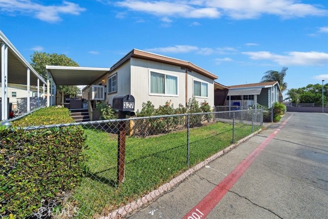 Detail Gallery Image 3 of 27 For 250 N Linden Avenue #327,  Rialto,  CA 92376 - 4 Beds | 2 Baths