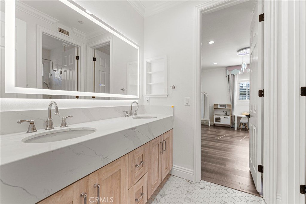 Ebf96c71 Cd05 4b5f Badd 0a1e870d6cb8