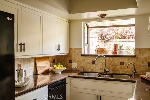 1541 Indiana Avenue, South Pasadena CA: https://media.crmls.org/medias/ebf9ff9f-ebd3-4094-a618-3d75d3baf72b.jpg