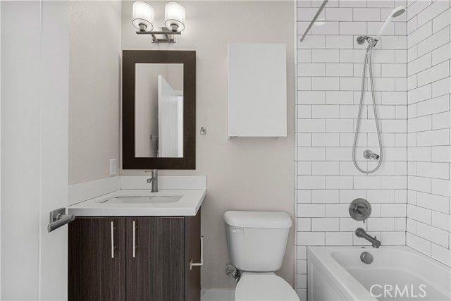 Detail Gallery Image 34 of 41 For 2753 Waverly Dr #705,  Los Angeles,  CA 90039 - 2 Beds | 3 Baths
