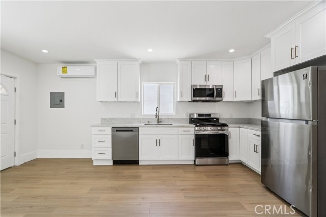 Detail Gallery Image 34 of 51 For 17043 Celtic St, Granada Hills,  CA 91344 - 4 Beds | 3 Baths