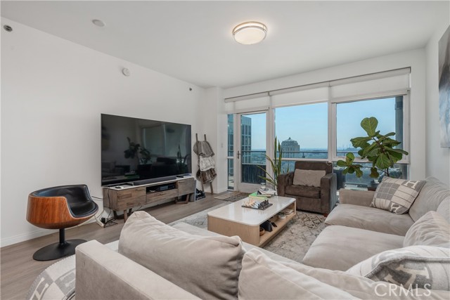 3785 Wilshire Boulevard, Los Angeles CA: https://media.crmls.org/medias/ebfdb261-fefb-489e-a88d-3d87856a66c4.jpg
