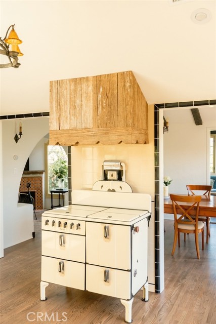 15113 Encanto Drive, Sherman Oaks CA: https://media.crmls.org/medias/ebfdd8c5-717e-41c2-a375-7a599a810bef.jpg