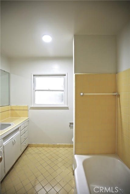 Detail Gallery Image 6 of 10 For 219 Monterey Rd, South Pasadena,  CA 91030 - 2 Beds | 1 Baths