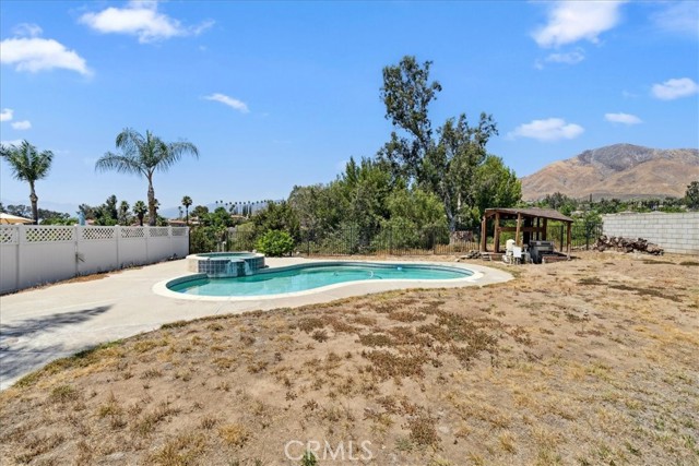 7524 Sunny Ridge, Highland CA: https://media.crmls.org/medias/ebff0833-928c-4a9a-9040-3aac9ae161f7.jpg