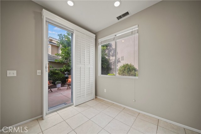 Detail Gallery Image 11 of 43 For 28412 Mayfair Dr, Valencia,  CA 91354 - 3 Beds | 2/1 Baths