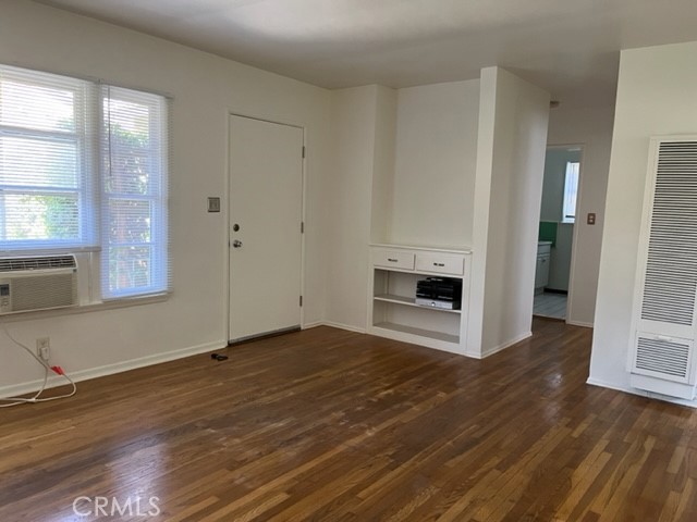 10856 Camarillo Street, Toluca Lake CA: https://media.crmls.org/medias/ec019293-8c97-4e02-8574-074e1adb3021.jpg
