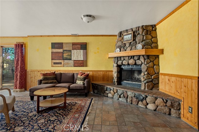 Detail Gallery Image 11 of 50 For 971 Grass Valley, Lake Arrowhead,  CA 92352 - 3 Beds | 4 Baths