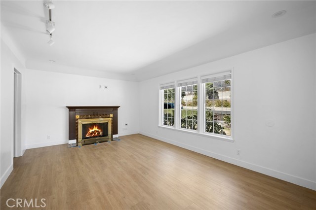 2930 Mayfrield Avenue, La Crescenta CA: https://media.crmls.org/medias/ec02312d-c402-47ba-841e-ba6fa8031457.jpg
