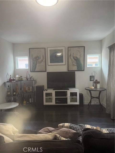 Detail Gallery Image 6 of 12 For 215 E 85th, Los Angeles,  CA 90003 - 3 Beds | 2 Baths