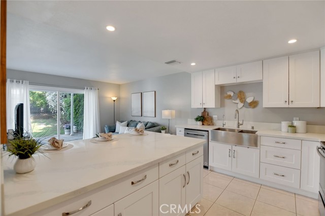 Detail Gallery Image 12 of 38 For 1161 Oakengate Dr, San Dimas,  CA 91773 - 4 Beds | 2/1 Baths