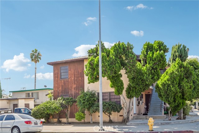  Income Home for Sale in Van Nuys, California