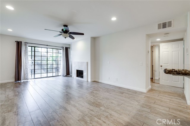 Detail Gallery Image 2 of 15 For 3613 S Bear #B,  Santa Ana,  CA 92704 - 1 Beds | 1 Baths