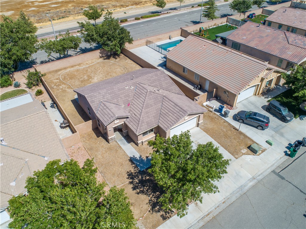 https://media.crmls.org/medias/ec055c6c-bb9a-4bdd-a074-8f6b8dd393eb.jpg?preset=X-Large