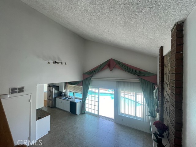19657 Sequoia Avenue, Cerritos CA: https://media.crmls.org/medias/ec060866-2049-40e0-ac9c-b9c62aa6ba5d.jpg