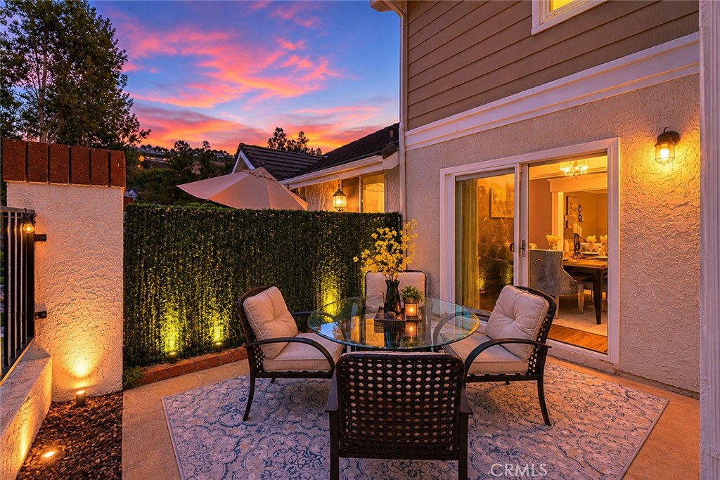 https://media.crmls.org/medias/ec06167e-909b-4867-aa6a-6014b26f8a32.jpg?preset=X-Large