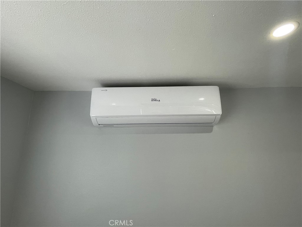 https://media.crmls.org/medias/ec06493f-6664-4990-b851-3364ba581c9a.jpg?preset=X-Large