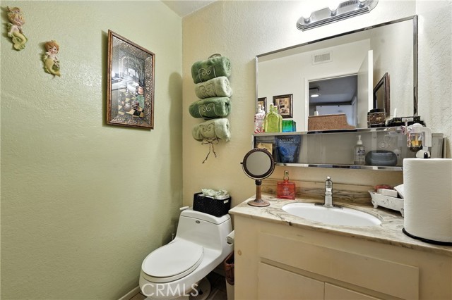 11702 Lakewood Boulevard, Downey CA: https://media.crmls.org/medias/ec077ef6-cac3-4f3e-b36e-6f0e609a813c.jpg